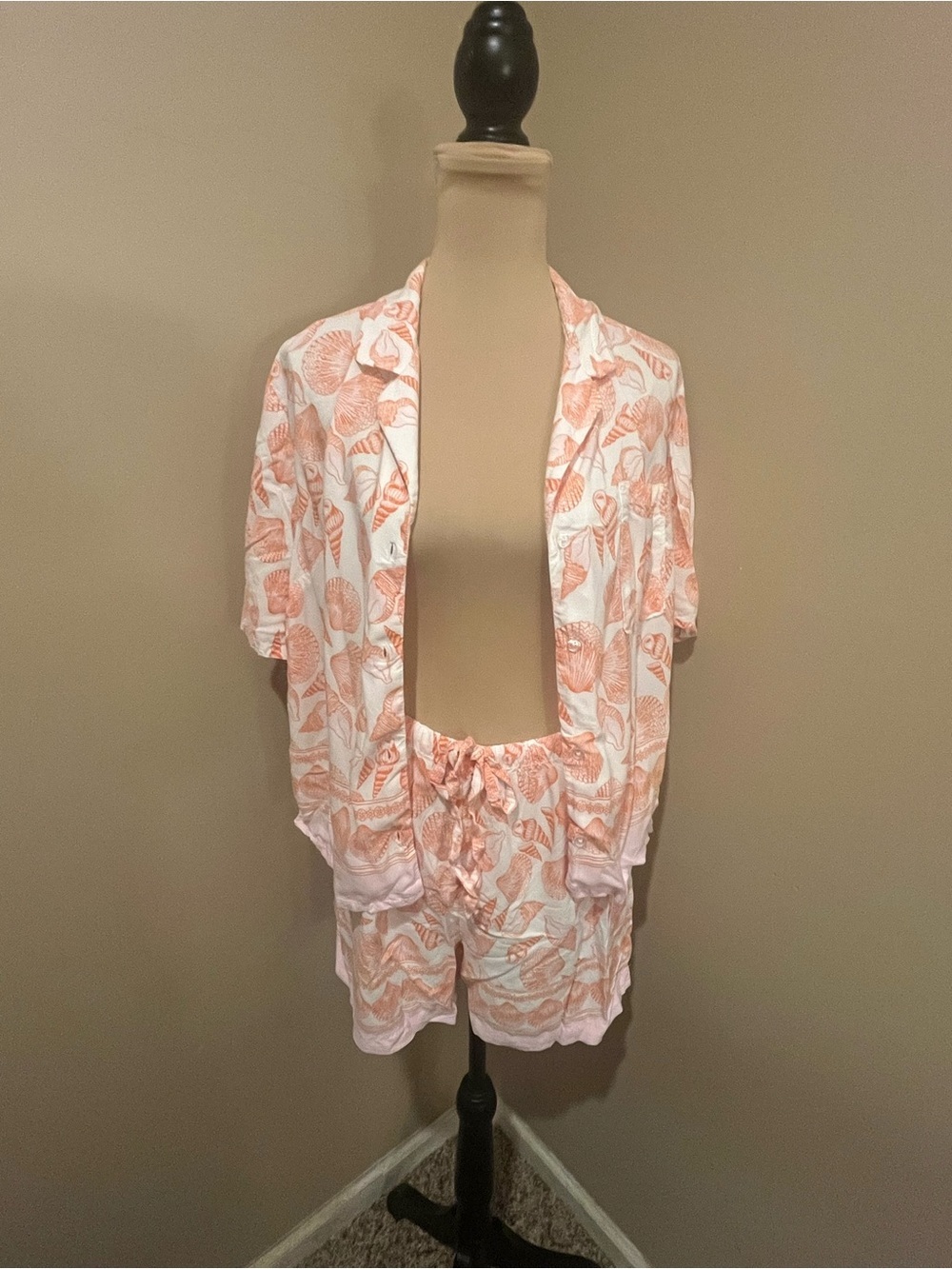 Comp Sleep Two-Piece Shorts Lounge Set in White & Coral Shell Print, Med